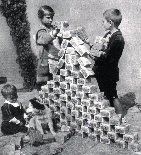 Hyperinflation in Germany 1920-1923, children build a pyramid of money | Hobby Keeper Articles