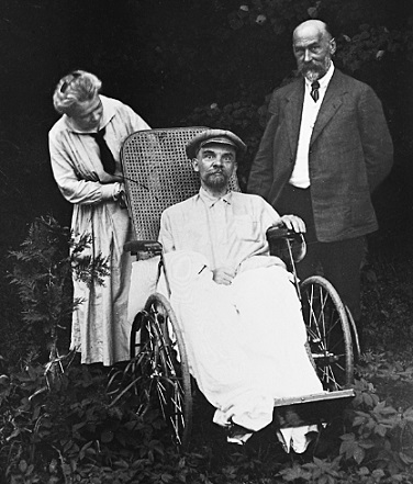 В. И. Ленин во время болезни. Подмосковные Горки. 1923 год | Hobby Keeper Articles