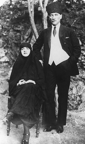 Mustafa Kemal with his wife Latife Ushaklygil | Hobby Keeper Articles